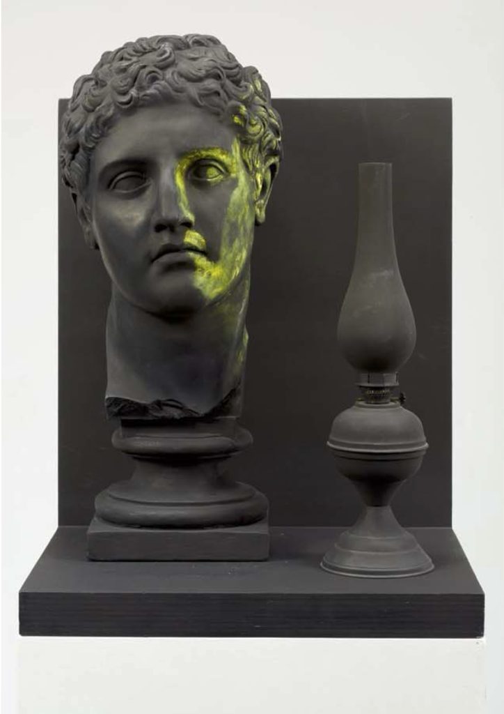 PARMIGGIANI_lume spento C. Parmiggiani, A lume spento (1986).